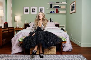Sarah Jessica Parker in Carrie Bradshaw's apartment