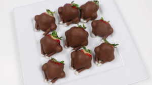 Turkey-shaped chocolate-covered strawberries
