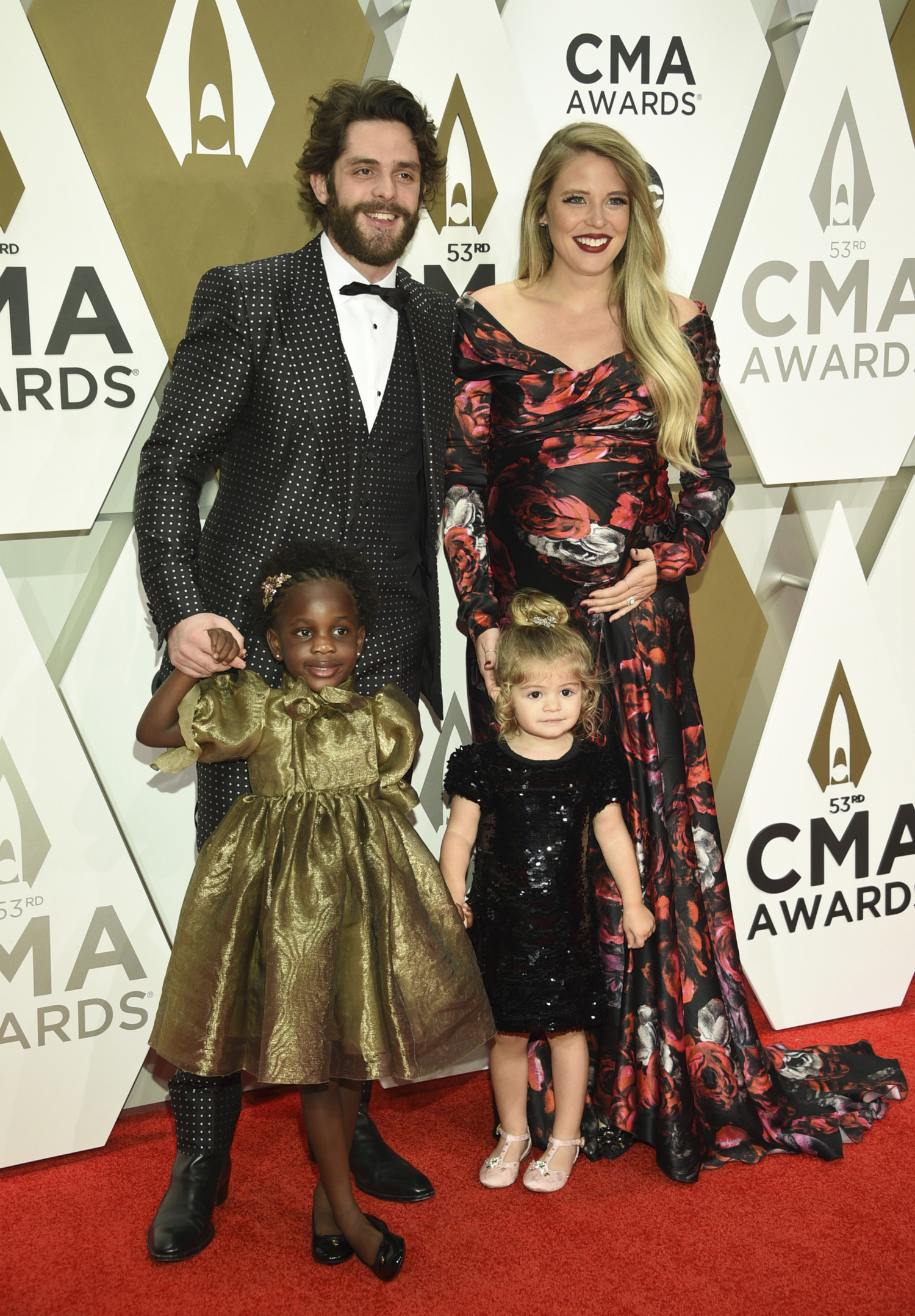 Thomas Rhett, Lauren Akins, Ada James Akins, Willa Gray Akins post at 2019 CMA Awards