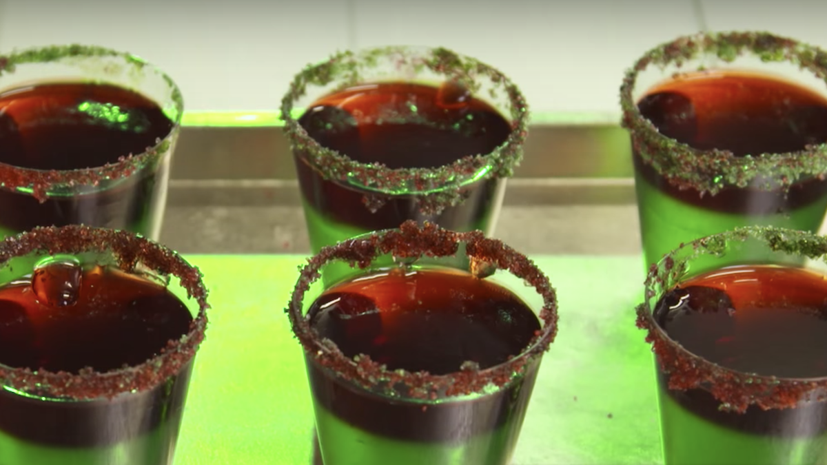 A try of Grinch-inspired Christmas Jell-O shots are shown.