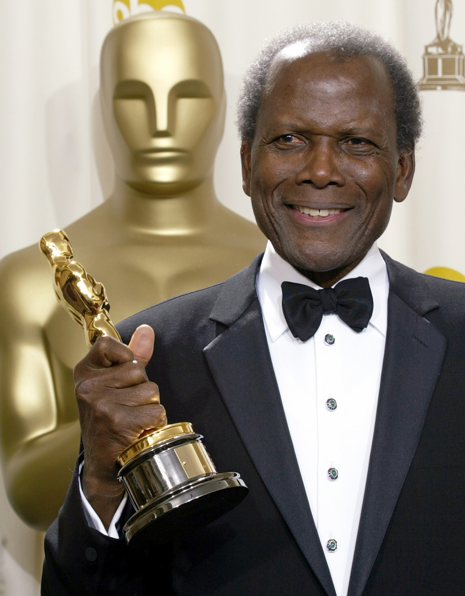 Sidney Poitier poses with honorary Oscar