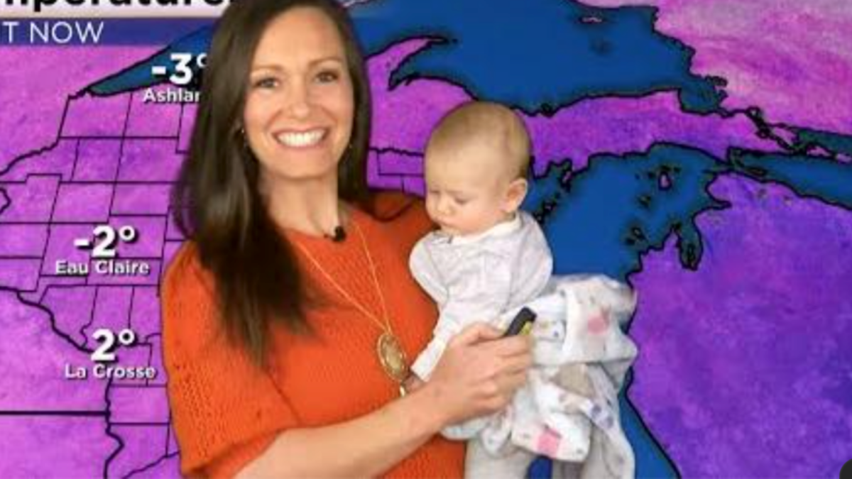 Milwaukee TV meteorologist Rebecca Schuld poses with her baby girl during a TV segment.