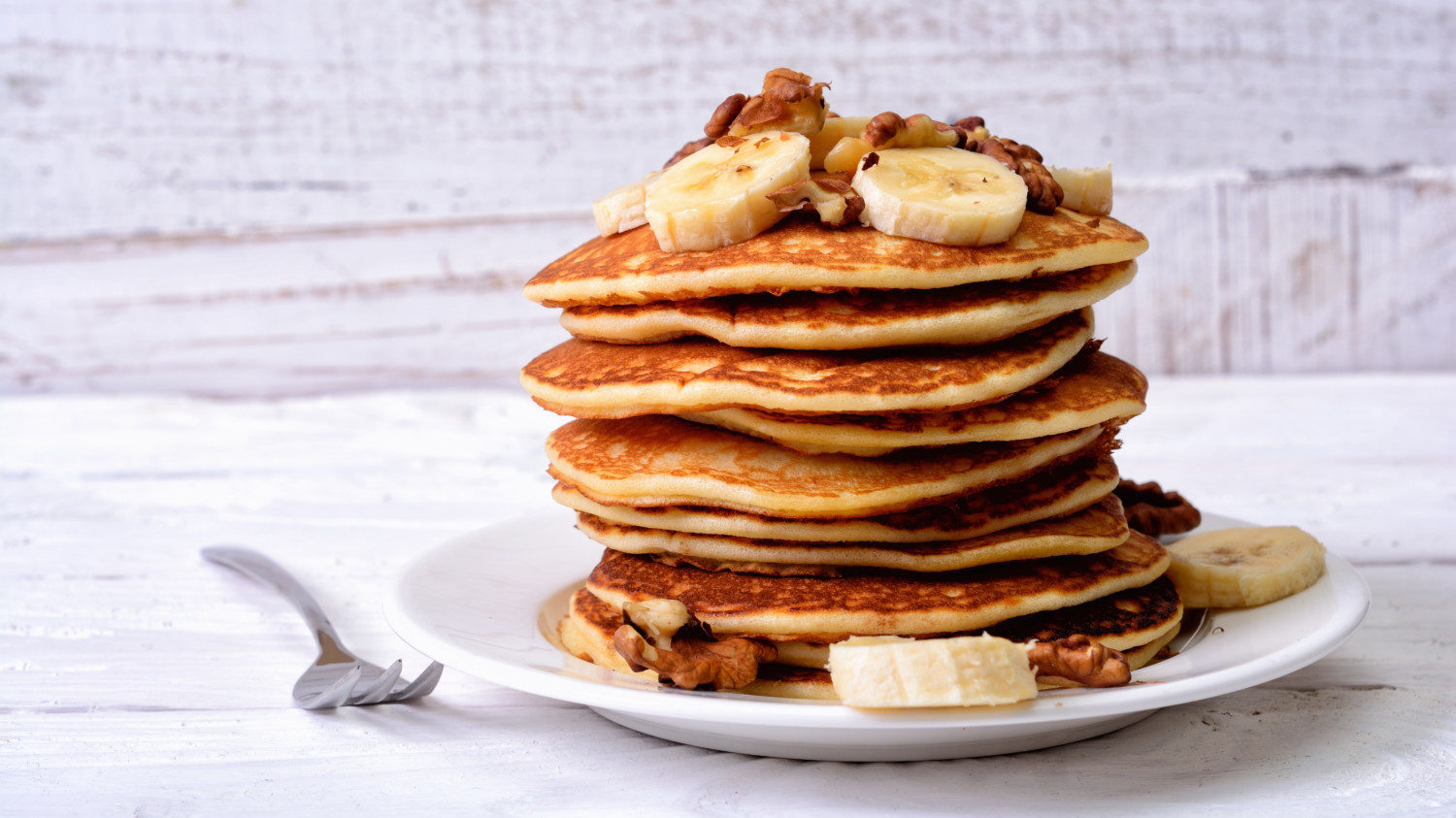 Pancakes with banana and walnuts