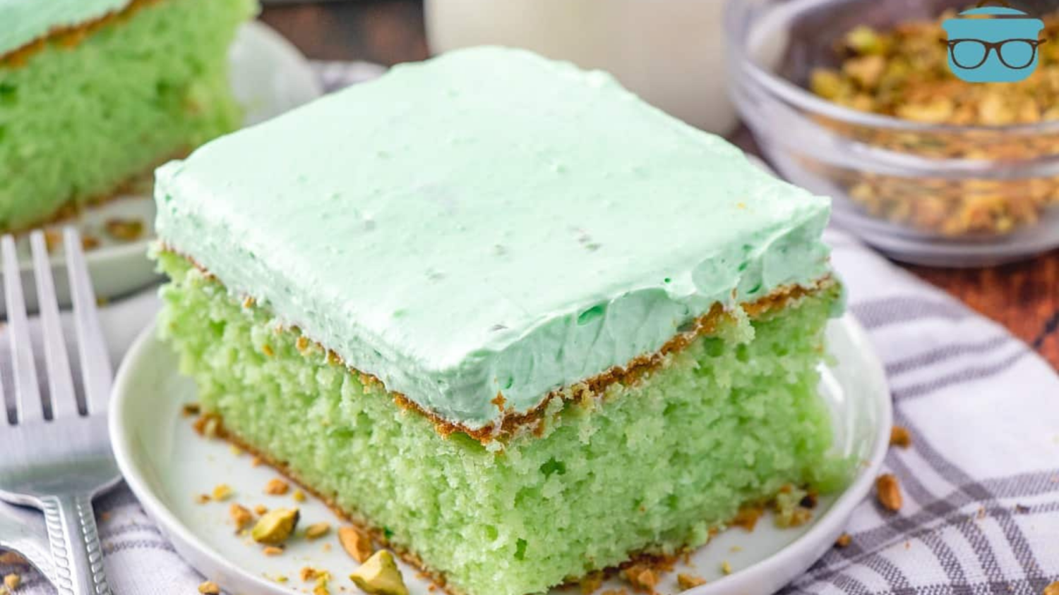 Green pistachio cake with green icing