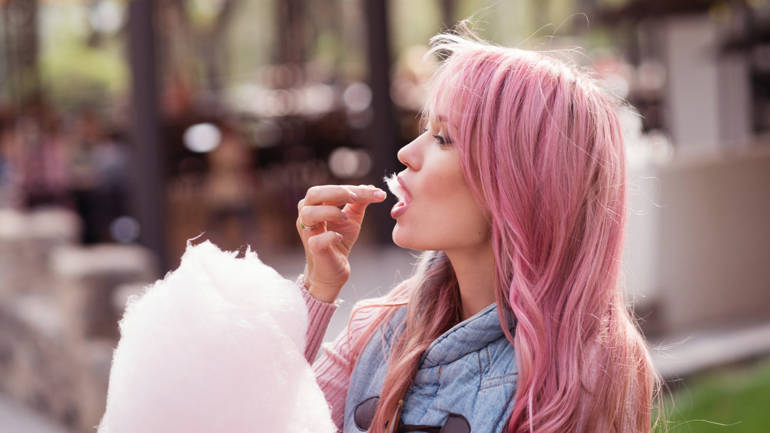 Pink hair is part of summer 2022 hair color trends