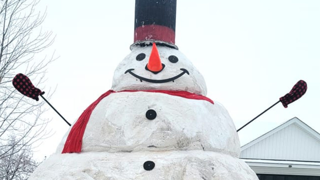 30-foot snowman in Fobbe family yard