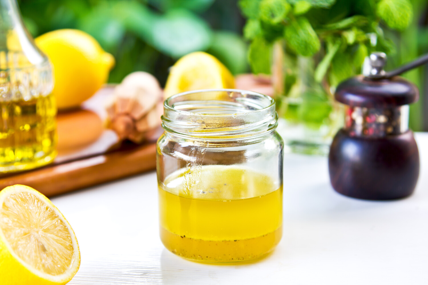Средство от старости. Мед оливковое масло лимонный сок. Оливковое масло и мед. Оливковое масло и лимонный сок. Мед и растительное масло.