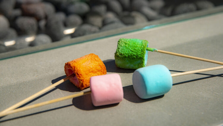 Color-changing marshmallows