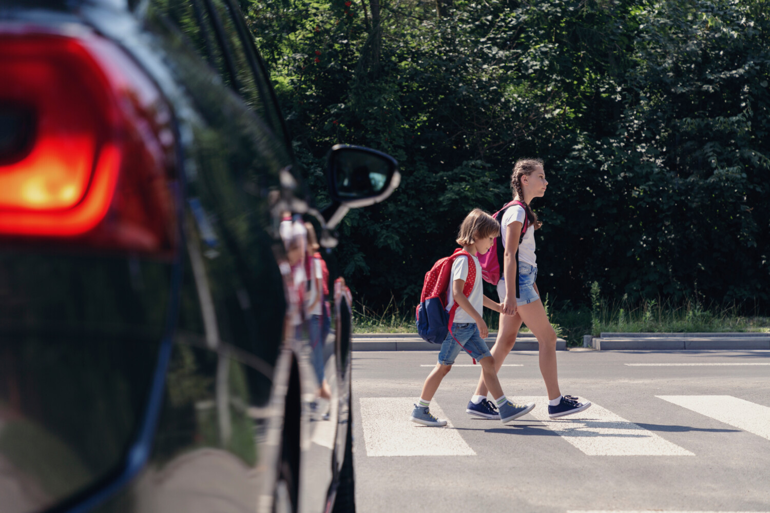 Children next to a car walking