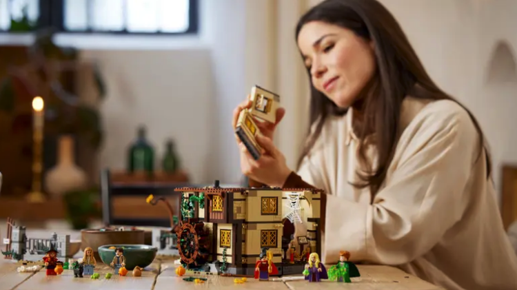 Hocus Pocus Lego set of Sanderson Sisters' cottage