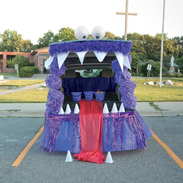 Purple monster trunk or treat decoration