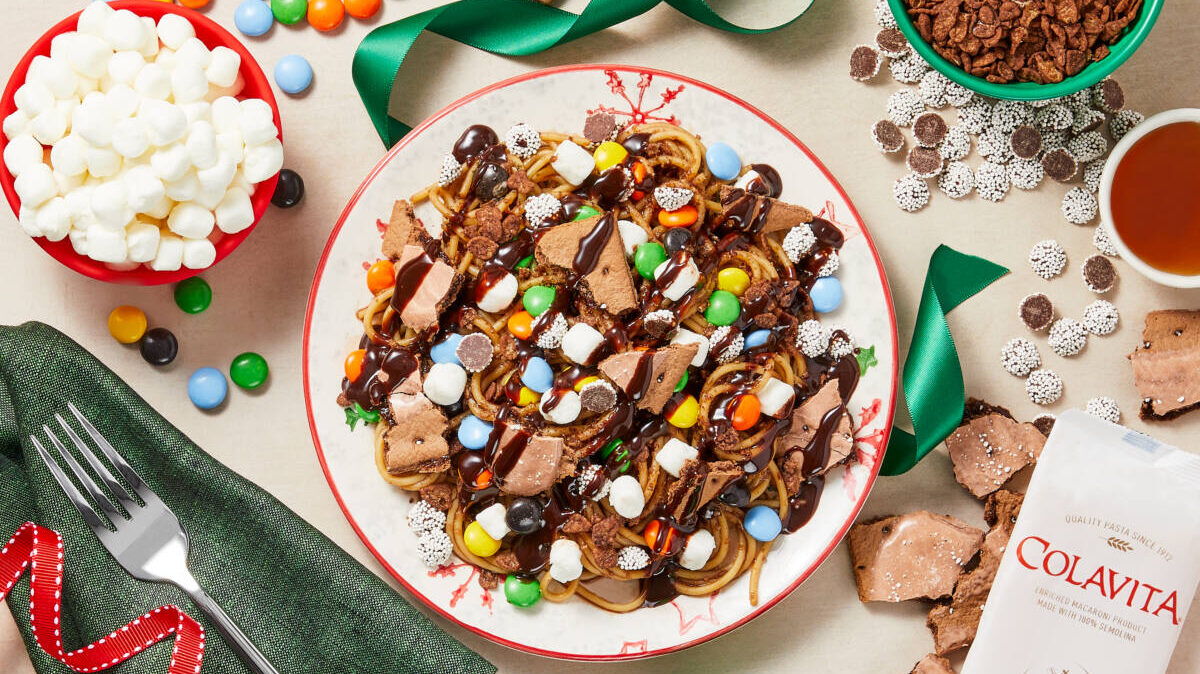 Buddy the Elf spaghetti from HelloFresh, spaghetti with chocolate sauce, syrup and candy