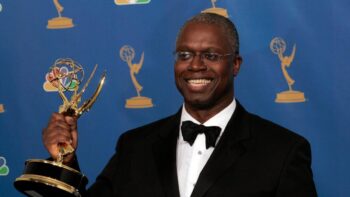 Andre Braugher holds his Emmy award