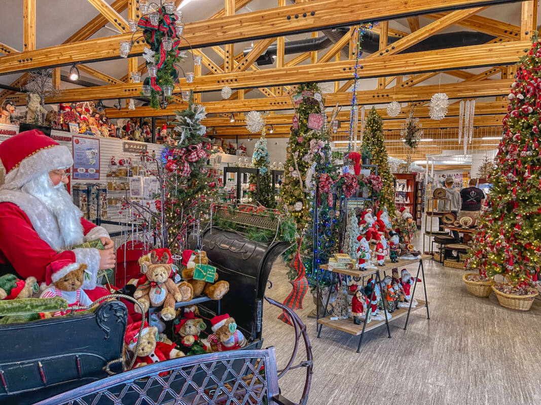 North Pole, Alaska, Large Roadside Christmas Shop
