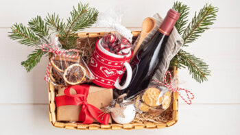 Refined Christmas gift basket for culinary enthusiasts