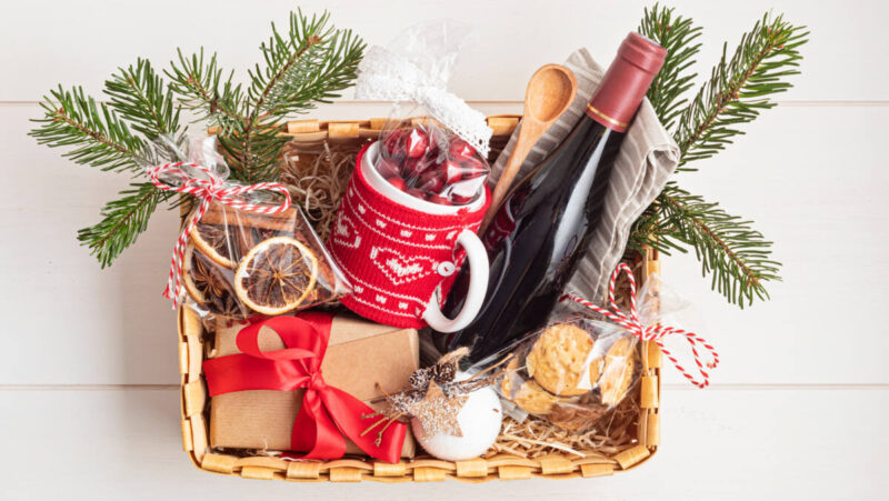 Refined Christmas gift basket for culinary enthusiasts