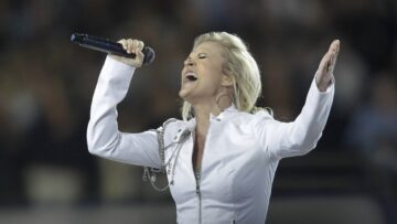 Carrie Underwood performs the national anthem at Super Bowl XLIV