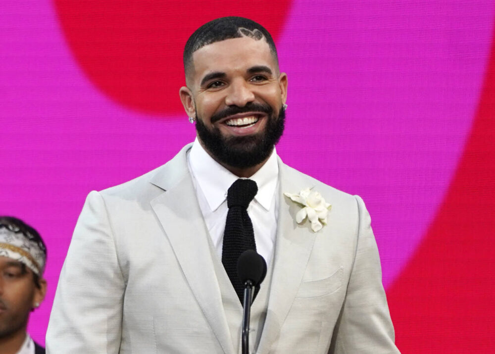 Drake poses on red carpet