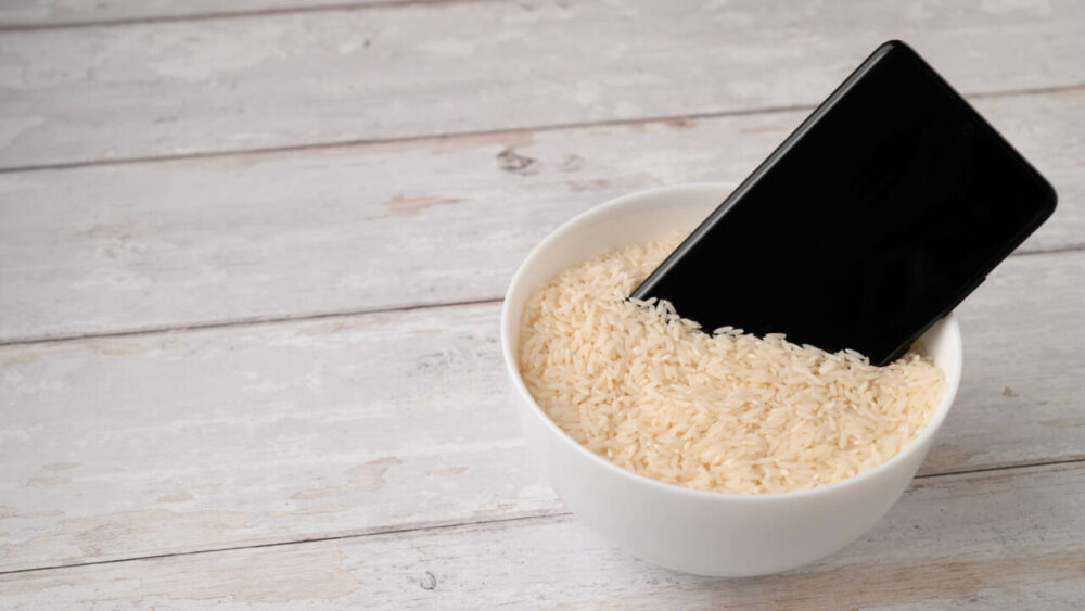 Smartphone placed in a bowl of rice.