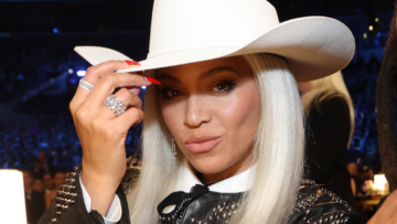 Beyonce wearing a white cowboy hat at the 2024 Grammy awards