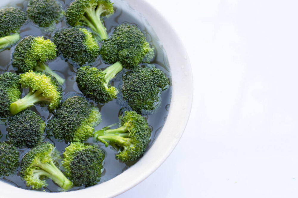 soaking broccoli in vinegar