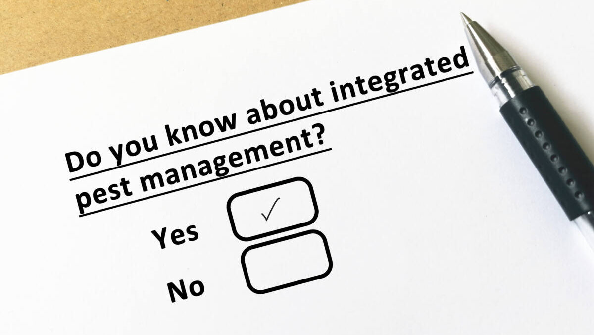 Paper questionnaire about integrated pest management.