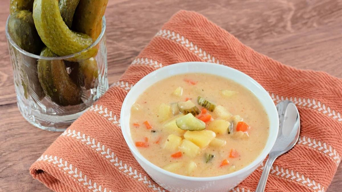 Satisfy your family’s pickle craving with this creamy dill pickle soup