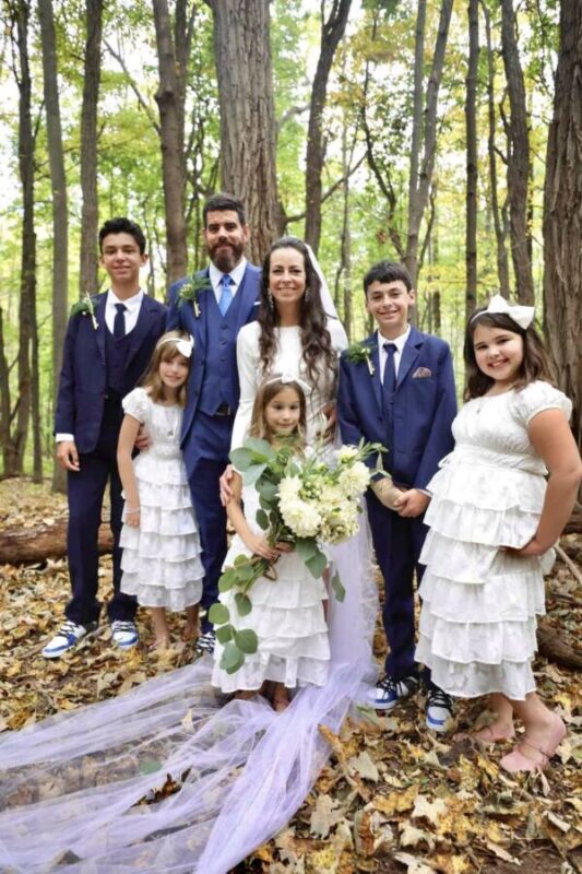 Dorilee and Sean Lavin on their wedding day with their 5 kids