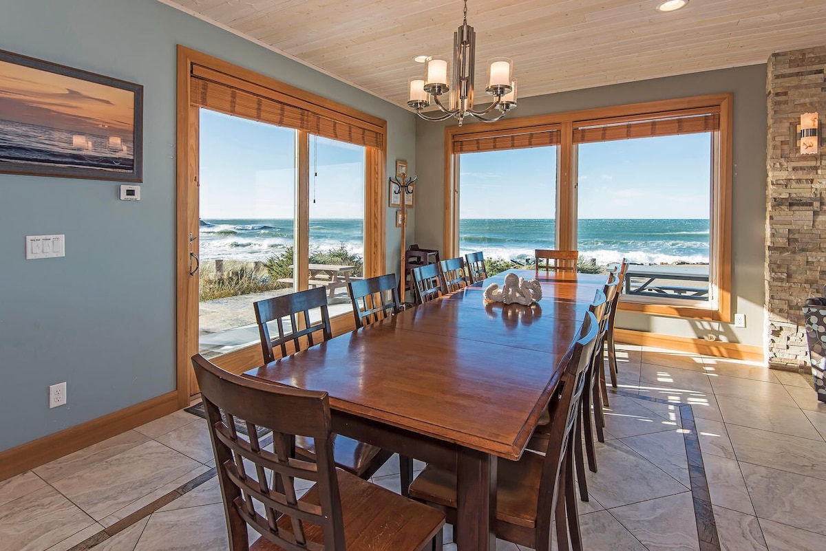 dining room with a beach view in Oregon